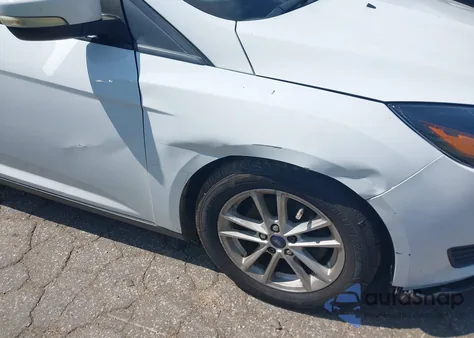 2017 Ford Focus Se z USA, uszkodzony, nr VIN 1FADP3K28HL225327